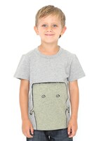 キッズ用Tシャツ「ぬりかべ登場」の着用例。