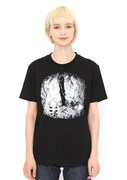 Tシャツ「森の中」の着用例。