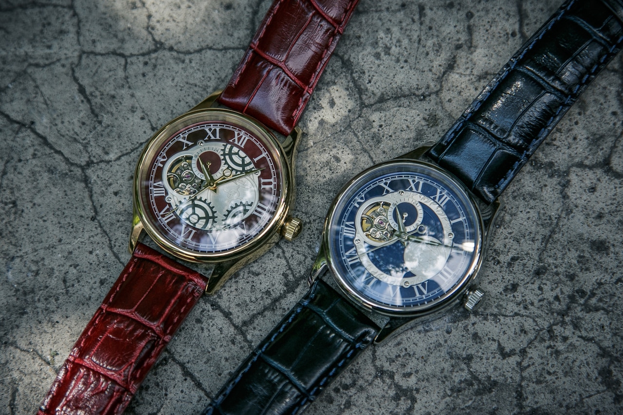 「鋼の錬金術師」をモチーフにした腕時計。