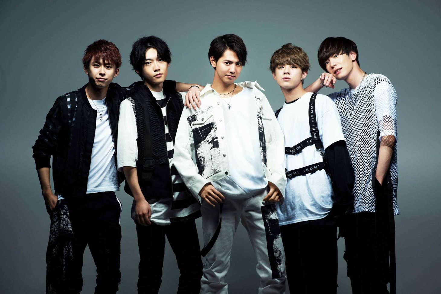 Funny boneメンバーを演じるキャスト。左から鈴木勝大、野田理人、片寄涼太、宇佐卓真、内藤秀一郎。