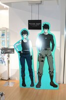 入り口前に設置されたパネル。フラッシュ撮影すると朱と狡噛が浮かび上がる。