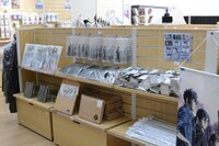 併設されたショップの展覧会グッズコーナー。