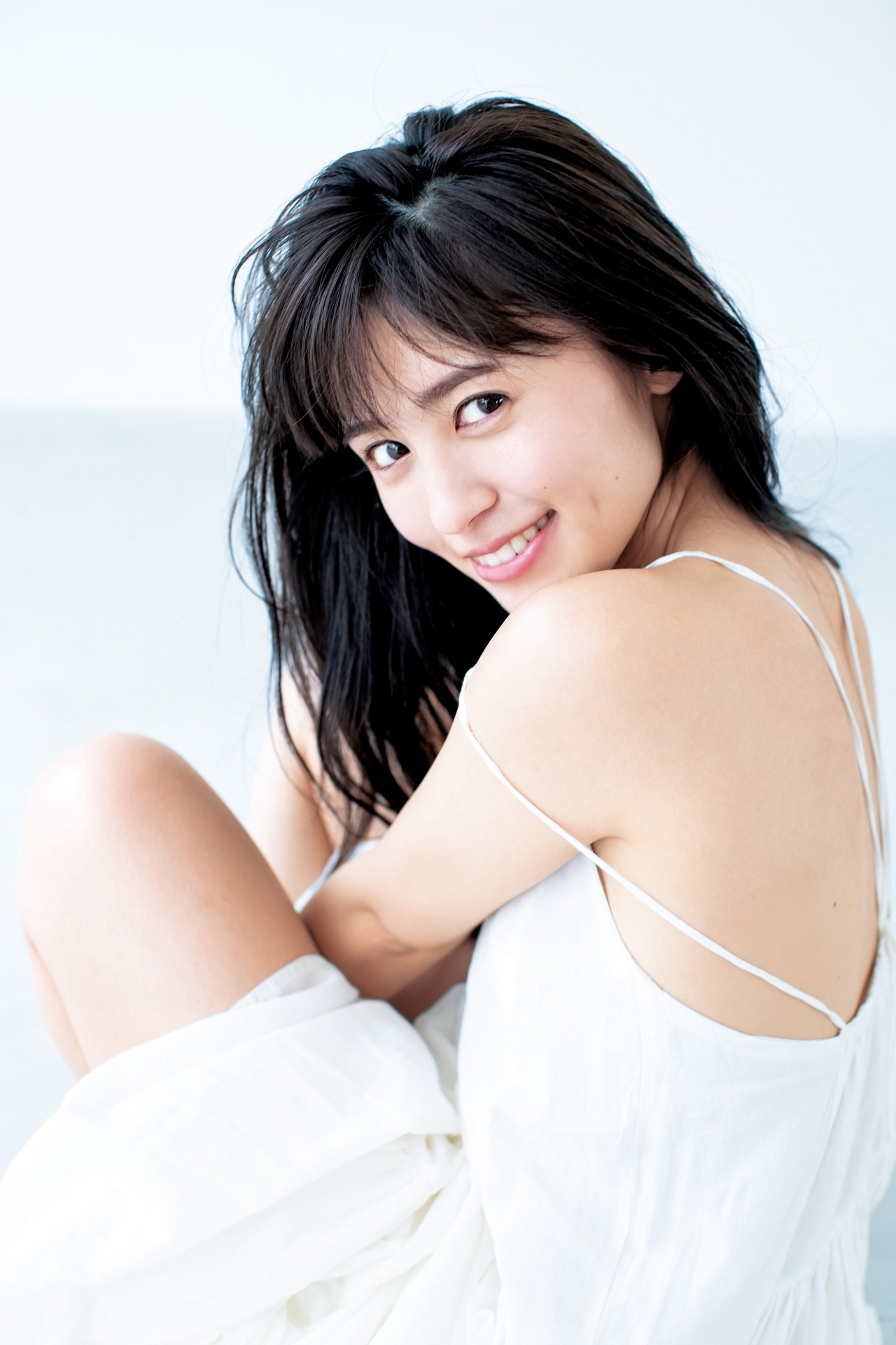 逢田梨香子のグラビア。撮影／佐藤裕之 (c)佐藤裕之／集英社