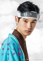 高橋璃央扮する尾形俊太郎。