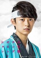 財津優太郎扮する馬越三郎。