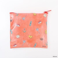 「チャー子」グッズのポーチ。