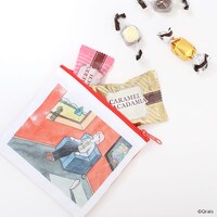 「チャー子」グッズのポーチ使用例。