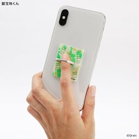「チャー子」グッズのスマホリング使用例。