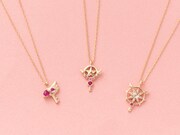 左から「封印の鍵 ネックレス」「星の鍵 ネックレス」「夢の鍵 ネックレス」。