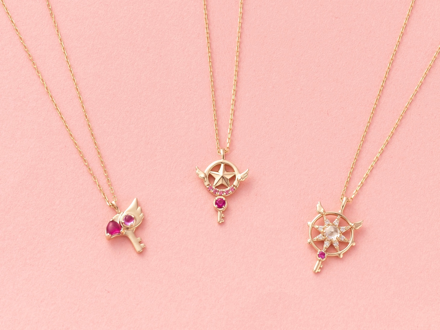 左から「封印の鍵 ネックレス」「星の鍵 ネックレス」「夢の鍵 ネックレス」。