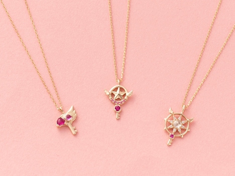 左から「封印の鍵 ネックレス」「星の鍵 ネックレス」「夢の鍵 ネックレス」。