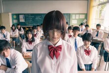 映画「惡の華」より、玉城ティナ扮する仲村佐和を捉えた場面写真。