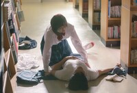 映画「惡の華」の場面写真。