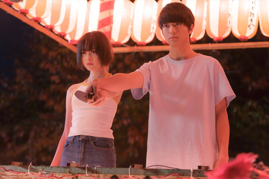 映画「惡の華」の場面写真。