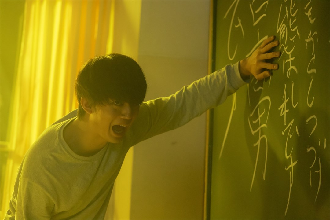 映画「惡の華」の場面写真。