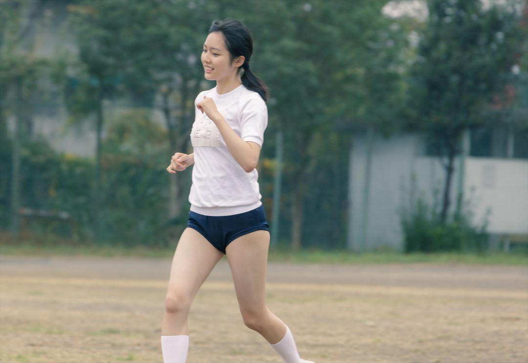 映画「惡の華」の場面写真。