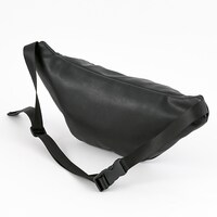 阿久津真武モデルのバッグ。