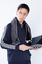 林野健志扮する伊達望。