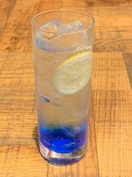 第2弾メニューの「ヤマトとガブモンのブルーラムネ」。