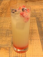 第2弾メニューの「ヒカリとテイルモンのグレープフルーツジュース」。