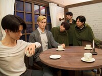 「進撃の巨人 クロノイド」を訪れたキャストたち。