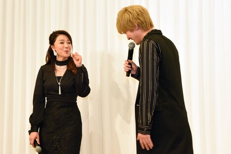 左から浅野ゆう子、古屋敬多（Lead）。