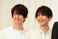 左から太田基裕、梶裕貴。