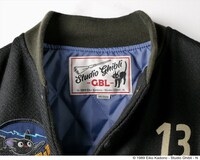 「魔女の宅急便 メルトンスタジャン 魔女の力」の襟元。