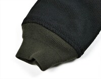 袖先が絞られているため、防寒性も高い。