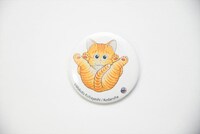 「マイケル スラッシュ Tシャツ」に付属する缶バッジ。