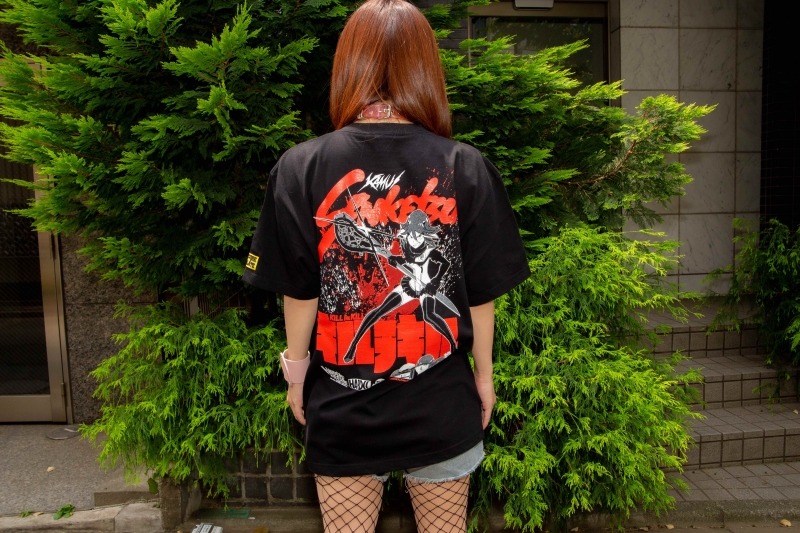 「纏流子（鮮血レッド）」の着用例。