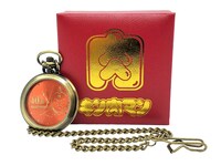 キン肉マンをモチーフにした懐中時計。