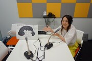 左から山本さほの自画像、植田佳奈。