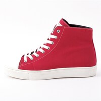 「BANANA FISH」をモチーフにしたハイカットスニーカー。