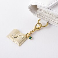 「BANANA FISH」をモチーフにした長財布のチャーム。