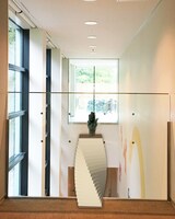 藤子・F・不二雄の手のブロンズ像。