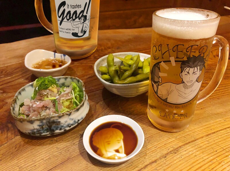 「セイバーさんのおしょうゆ皿」「ランサーのCHEERS！ ジョッキ」使用イメージ