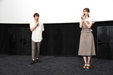 左から石川界人、瀬戸麻沙美。