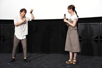 左から石川界人、瀬戸麻沙美。