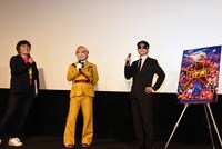 左から小林顕作監督、加藤諒、魔夜峰央。
