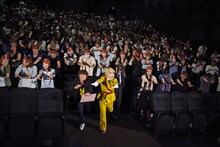 左から小林顕作監督、加藤諒、魔夜峰央。