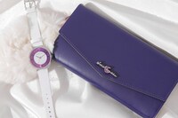 殺生丸モデルの腕時計と長財布。