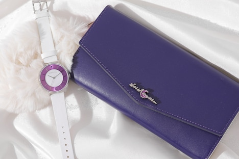 殺生丸モデルの腕時計と長財布。