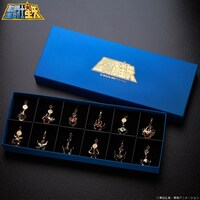 「聖闘士星矢」の黄金聖闘士をモチーフにしたアクセサリーチャーム。