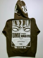 「富江」をモチーフにしたパーカー。