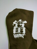 「富江」をモチーフにしたパーカー。