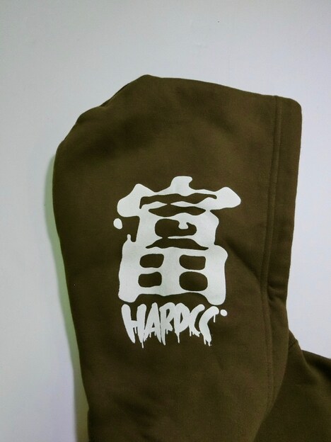 「富江」をモチーフにしたパーカー。