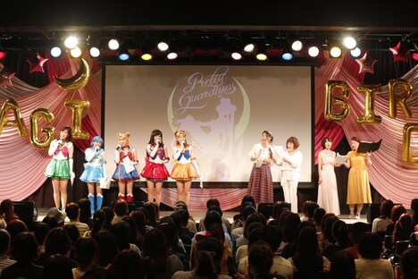 「ムーンライト伝説」を合唱する出演者。（撮影：佐藤里奈）