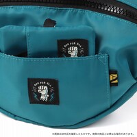 緑谷出久モデルのボディバッグ。