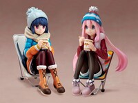 「ゆるキャン△ 志摩リン 1/8 プレミアムぬーどるストッパーフィギュア」と「ゆるキャン△ 各務原なでしこ 1/8 プレミアムぬーどるストッパーフィギュア」。なでしこのフィギュアは別売。